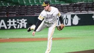 鷹スチュワート、大荒れの立ち上がり　3四球で満塁ピンチも、最速154キロで無失点