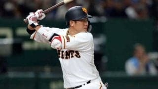 巨人坂本にDeNAが極端な守備シフト　内野手3人を二、三塁間に配置