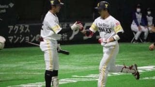 鷹・栗原、開幕スタメン獲りへアピール弾！　前日サヨナラ打→今日はソロ本塁打