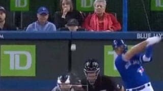 【MLB】目の前の打球に微動だにしなかった女性　1年前の“珍事に”ファン「最高」「すごい」