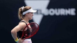 お仕事美女から超セクシー水着まで！ブシャールの「ドリー・パートン・チャレンジ」