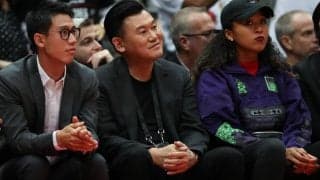 錦織のメガネ姿を大坂なおみが隠し撮り。真顔でせんべいを頬張る姿が話題に