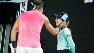 ナダルの神対応！ボールガールの頬にキス