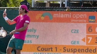 試合中に乱入したまさかの動物に、選手も思わず自撮り【2017年マイアミ珍場面】