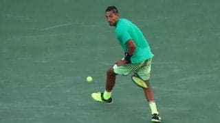 キリオス 観客のフライドポテトをつまみ食い。その後まさかの食中毒に【2017年インディアンウェルズ珍場面】