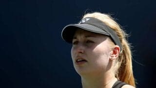 愛犬の名は「トーフ」？！テニスカップルの茶色い仔犬