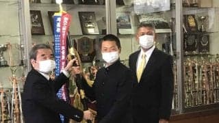 【高校野球】習志野高が選抜準優勝旗を返還　角田主将「夏は甲子園を目指して…」