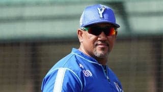 DeNAラミレス監督、逆立ちトレ披露でファンへ挑戦状　「みんなもやってみない？」