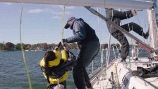 ストームトライスル・クラブに学ぶ外洋ヨットの落水者救助方法
