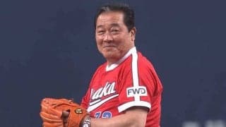 【始球式名場面】ファンは復活を待っている！　近鉄OB梨田さんも思わず悔しがった1球