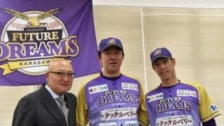 目指すは「マシンガン打線」。ベイV戦士の鈴木尚典が新球団で恩返し