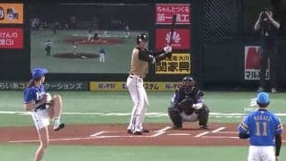 【始球式名場面】「二刀流VS神スイング」　稲村亜美さん、大谷翔平の初球先頭打者弾直前に…