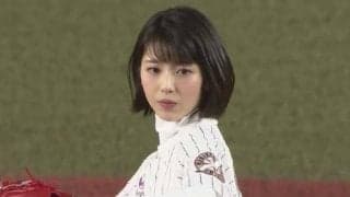 【始球式名場面】「天使」「女神」女優・浜辺美波の眩しい笑顔にファンはメロメロ
