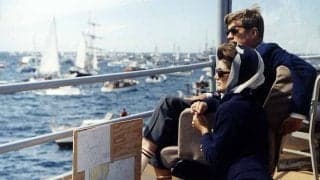 1962年東海岸ニューポートでアメリカズカップを観戦するJFK