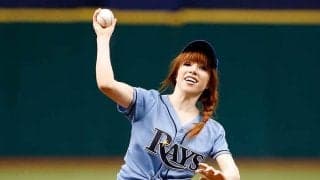 まさかの“急所”直撃の1球も…　MLB公式「失敗始球式」特集にファン爆笑
