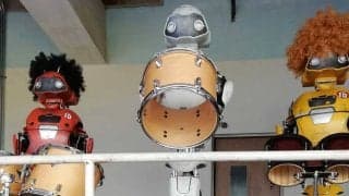 “ロボット応援団”も無念？　台湾楽天の開幕は雨天でまたもお預け