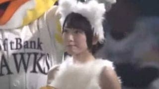【始球式名場面】生駒里奈さんが「超絶可愛い」　真っ白“コスプレ姿”にファン悶絶