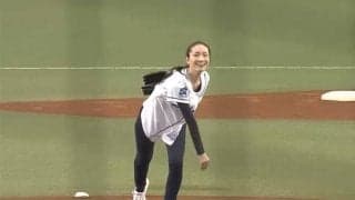 【始球式名場面】球場もどよめく驚愕アクロバット投法　荒川静香さんはまるで星飛雄馬!?