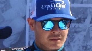 ファンを楽しませるためのバーチャルレースでトップレーシングドライバーが人種差別発言をして解雇に！