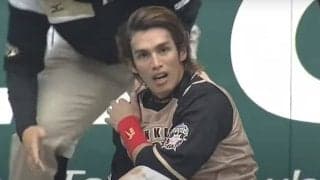 【球界名場面】敵も味方も拍手した超美技！　陽岱鋼によるフェンス激突スーパーキャッチ