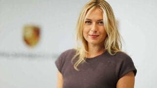 シャラポワを祝福　全仏の美しい“歓喜のキスショット”に海外虜「たくさんのハグを」