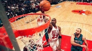 【NBA】なぜこんなに跳べるの!?　ジョーダンの規格外ダンク集に米衝撃「トランポリンある？」