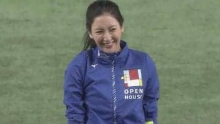 【始球式名場面】球団タイ1試合7発を呼んだ！　菜々緒さん“8頭身”美脚ノーバウンド投球