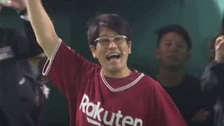 【始球式名場面】「試合を遅らせない」にファン爆笑　“ピコ太郎”こと古坂大魔王さんが急いで始球式