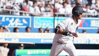 幕張に桜が舞った日…　ロッテ福浦の引退セレモニーから厳選した“珠玉”の一枚