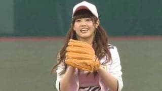 【始球式名場面】美女アイドルの1球に球場どよめく　ノーバウンド始球式にファン「見事です」