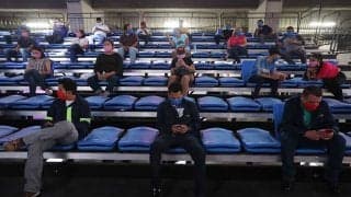 コロナ禍、選手がマスク姿で“超至近距離”フェイスオフ　ニカラグアで興行開催