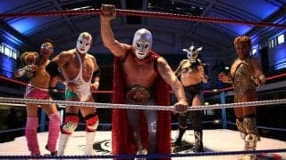 覆面レスラーが“医療用マスク”を手作り　プロレス風の奇抜さに反響「どれも綺麗」