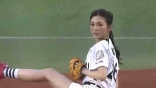 【始球式名場面】恋のきっかけとなった「涌井投法」　押切もえさんの“美脚始球式”