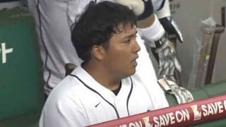 【球界名場面】「親子参観みたい」　“おかわり2世”山川のプロ1号を喜ぶ中村にファン感激