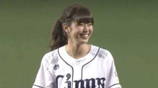 【始球式名場面】美女の98キロ打たれる!?　稲村亜美さんの投球後の行動にもファン好感
