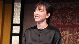 石川佳純「みんなで頑張りましょう！」靴紐でハート型作りメッセージ
