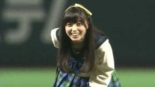 【始球式名場面】「天使」降臨だかんな！　当時15歳の橋本環奈さんが制服姿でファン魅了