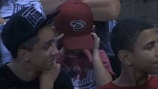 【球界名場面番外編】ファウルボールを巡る少年の感動劇　2000万再生超えのMLB公式No1動画