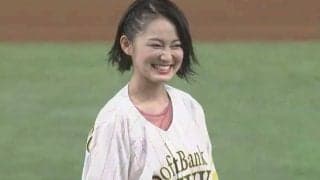 【始球式名場面】国民的美少女が笑顔で魅了！　野茂氏を彷彿する豪快トルネード始球式