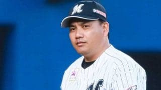 【始球式名場面】現監督のシュール映像にファン唖然　打席で焼き鳥を持つ姿に「コラかと思った」