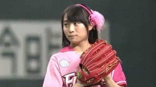 【始球式名場面】14歳の美少女サウスポーが「かわいすぎるぜ」　ノーバウンド投球に球場どよめく
