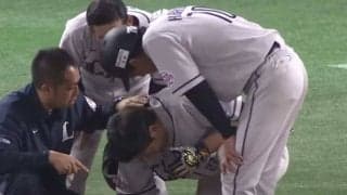 【球界名場面】自打球ならぬ“自打棒”が直撃！　西武炭谷を襲った悲劇に「不運にも程がある」