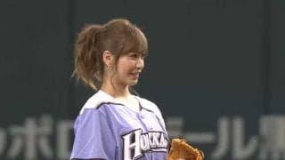 【始球式名場面】元AKB48大島麻衣さんが「かわいいなぁ〜」　笑顔弾けるワンバウンド投球