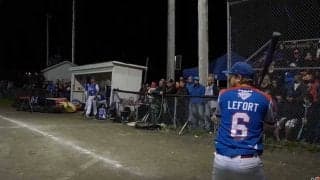 【球界名場面番外編】驚愕のカナダ版“ヌンチャク打法”　片手特大弾に「抜群にクリエイティブ」