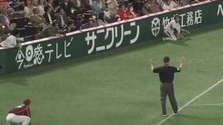 【球界名場面】ボールボーイ危機一髪！　何度も安堵する姿にファン爆笑「めっちゃ可愛い」