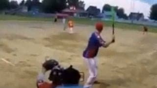 【球界名場面番外編】背中を通るボールを本塁打に…　驚愕の“背面打ち”3ランに「クレイジー」