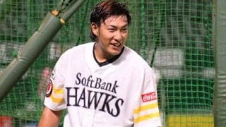 鷹柳田、規格外の“長尺バット”で豪快スイング！　ファン絶賛「さすがリアル雷市」