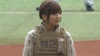 【始球式名場面】全員ズッコケた？　柴崎岳の妻・恵里菜さんがコスプレ投球