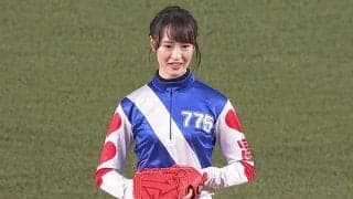 【始球式名場面】馬に乗るより難しい？　当時20歳の藤田菜七子さんがまさかの大暴投