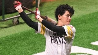鷹期待の6年目・栗原がスタメンアピール弾！　シート打撃で3安打「ガツガツいく」